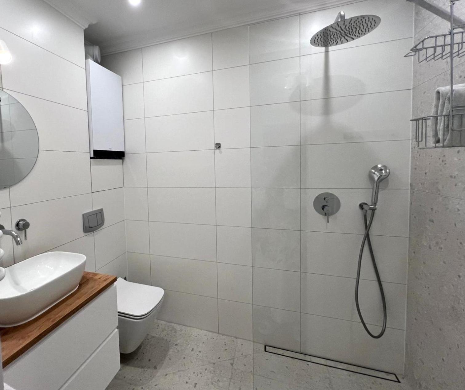Parkside Retreat Apartment ชวีโนวิชแจ ภายนอก รูปภาพ